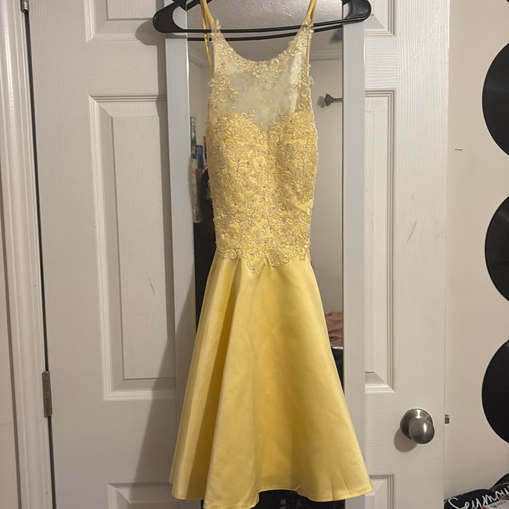 yellow dress